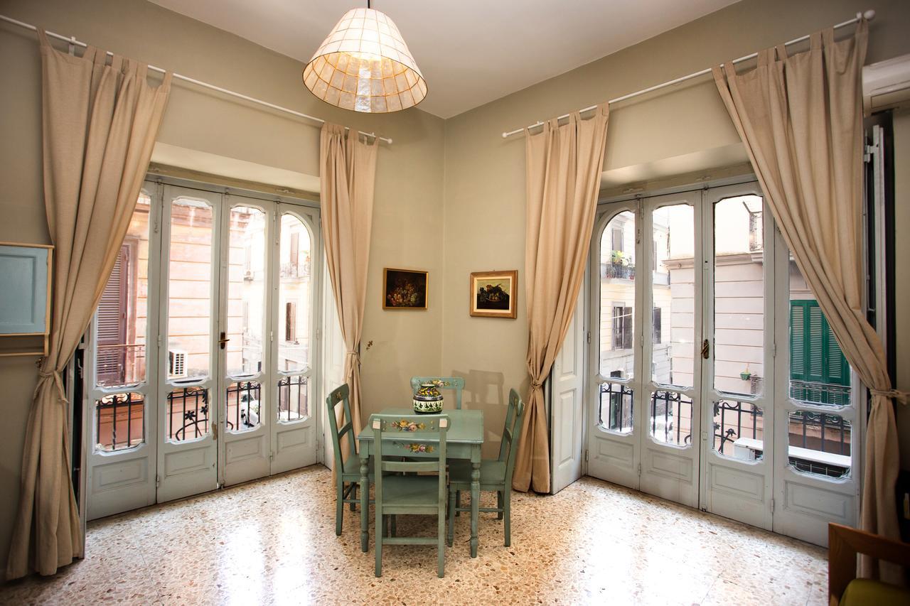 Nana Group - Restaurant And Budget Apartments On The Street Of Museums Appartamento Napoli