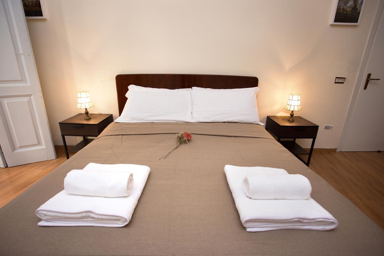 Nana Group - Restaurant And Budget Apartments On The Street Of Museums Appartamento *